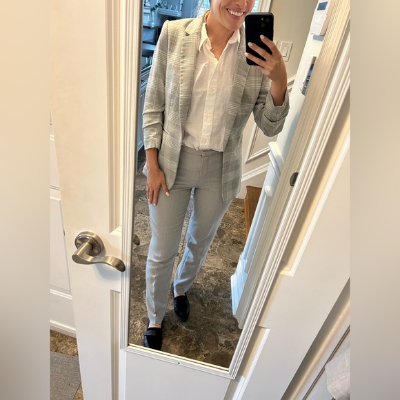 Tahari neutral dress pant- size 2 - Picture 7 of 10